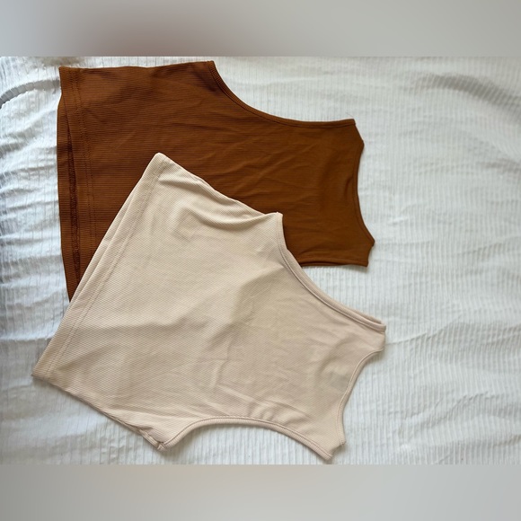 2 Racerback cropped tops - Picture 5 of 5